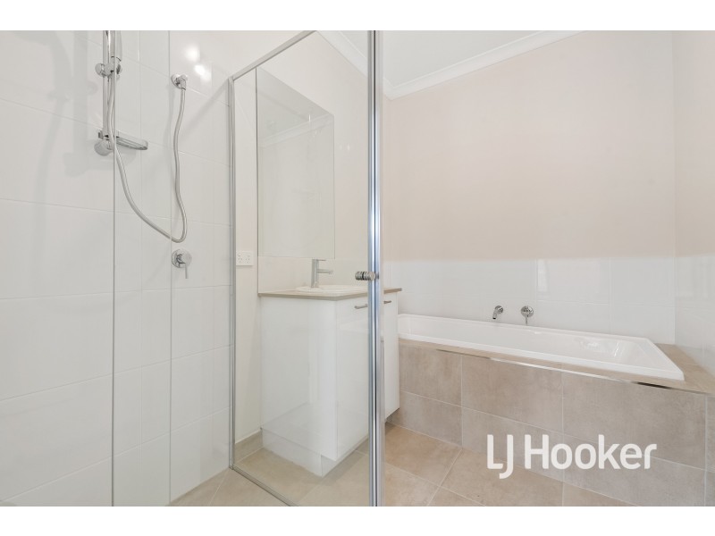 4 Tapas Court, Lynbrook VIC 3975