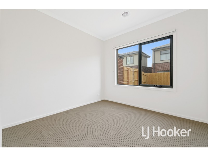 4 Tapas Court, Lynbrook VIC 3975