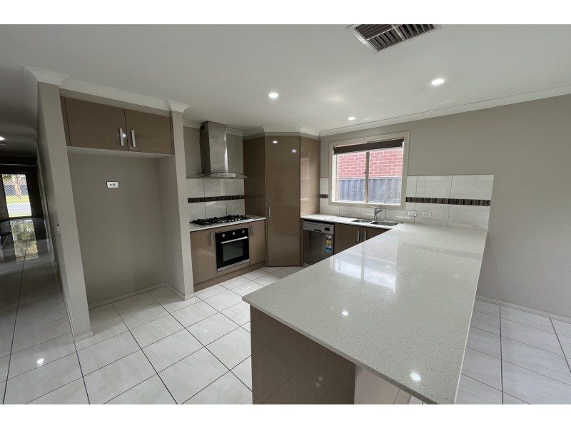 45 Elmslie Drive, Cranbourne East VIC 3977