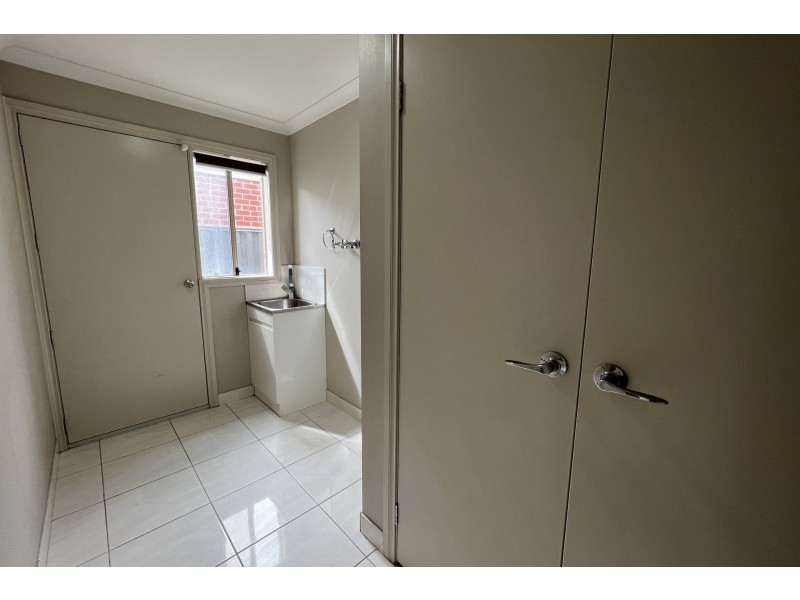 45 Elmslie Drive, Cranbourne East VIC 3977