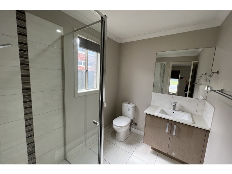 45 Elmslie Drive, Cranbourne East VIC 3977