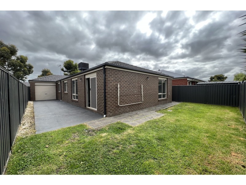 45 Elmslie Drive, Cranbourne East VIC 3977