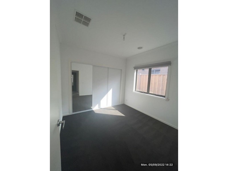 57 Pitfield Avenue, Cranbourne East VIC 3977