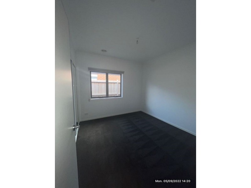 57 Pitfield Avenue, Cranbourne East VIC 3977