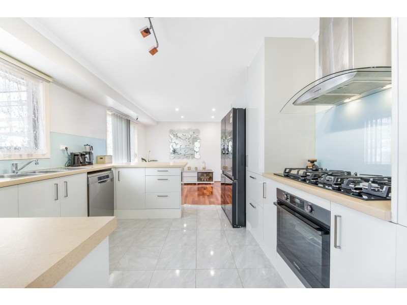 16 Marjoram Close, Hallam VIC 3803