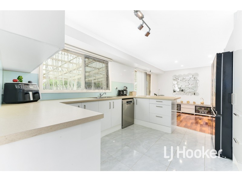 16 Marjoram Close, Hallam VIC 3803