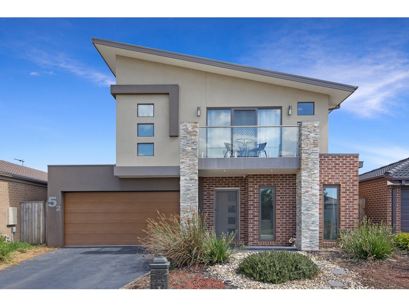 52 Linden Tree Way, Cranbourne North VIC 3977