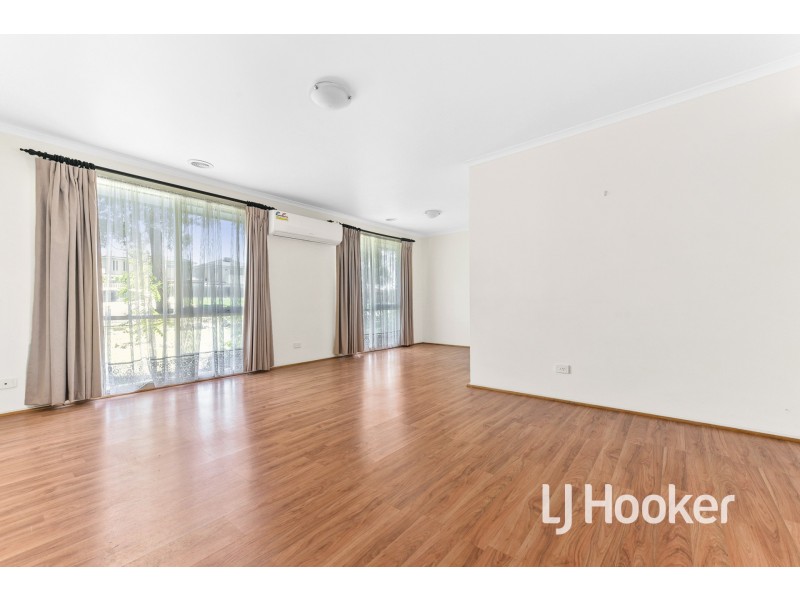 104 Oaktree Drive, Hampton Park VIC 3976