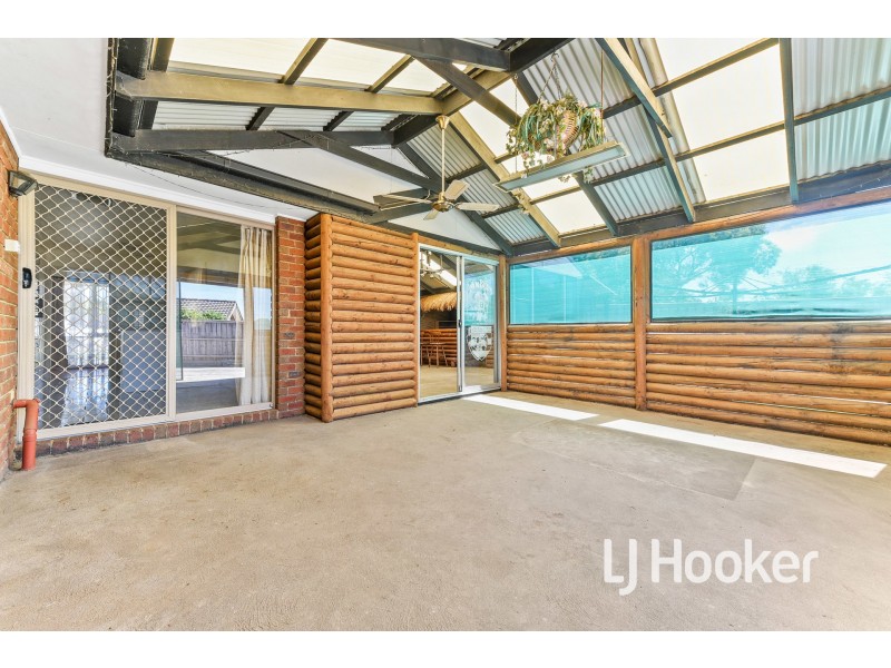 104 Oaktree Drive, Hampton Park VIC 3976