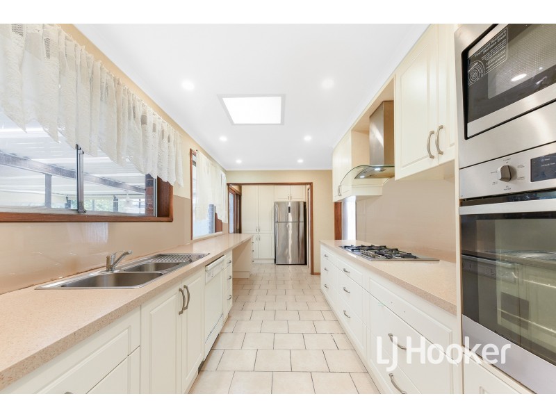 27 Winnima Avenue, Hampton Park VIC 3976
