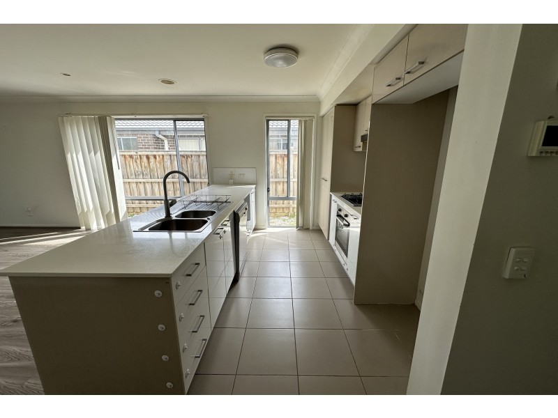 13 Bremer Street, Clyde North VIC 3978