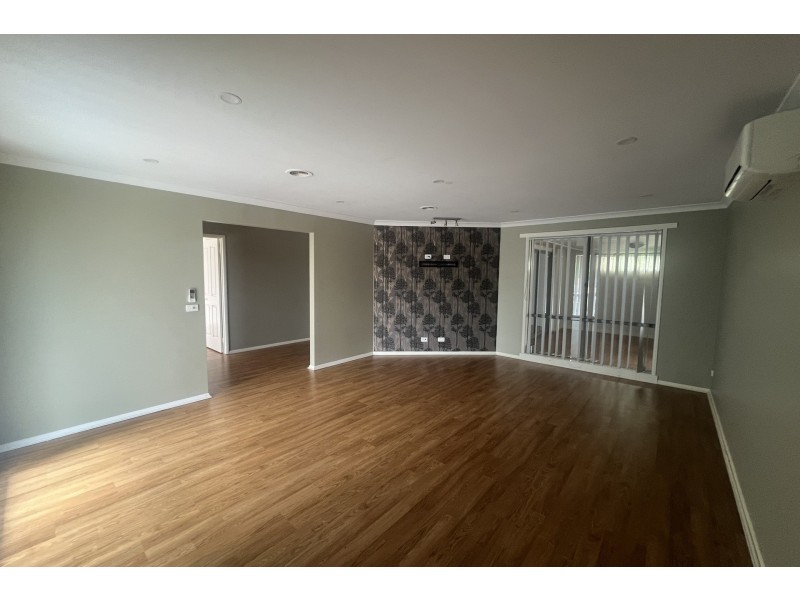 5 Armoy Close, Cranbourne East VIC 3977