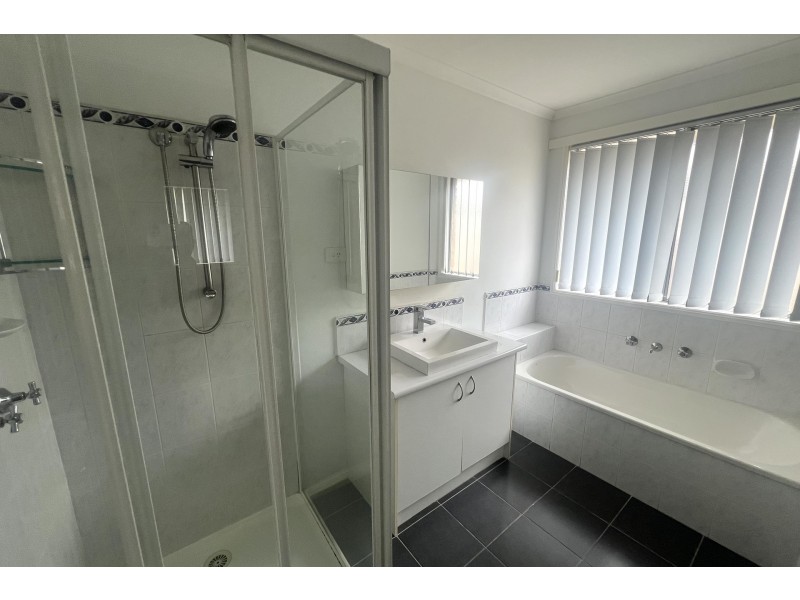 5 Armoy Close, Cranbourne East VIC 3977