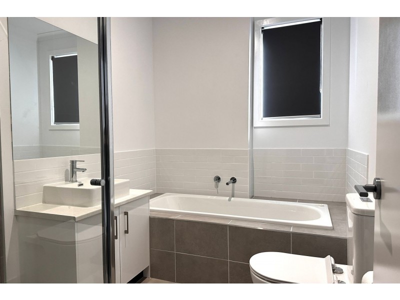 14 Tanzanite Court, Berwick VIC 3806