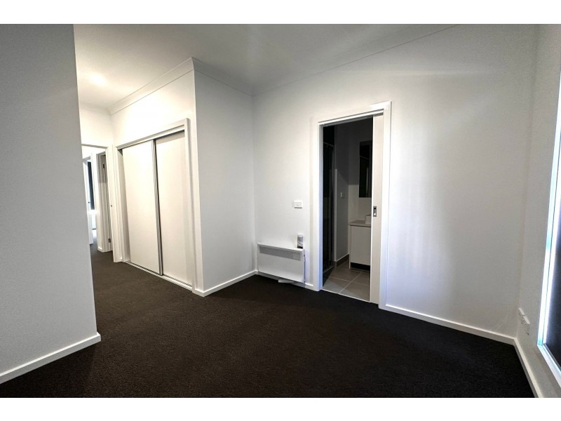 14 Tanzanite Court, Berwick VIC 3806