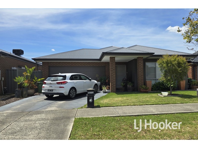 12 Starling Street, Cranbourne East VIC 3977