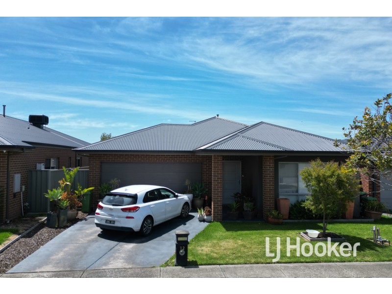 12 Starling Street, Cranbourne East VIC 3977