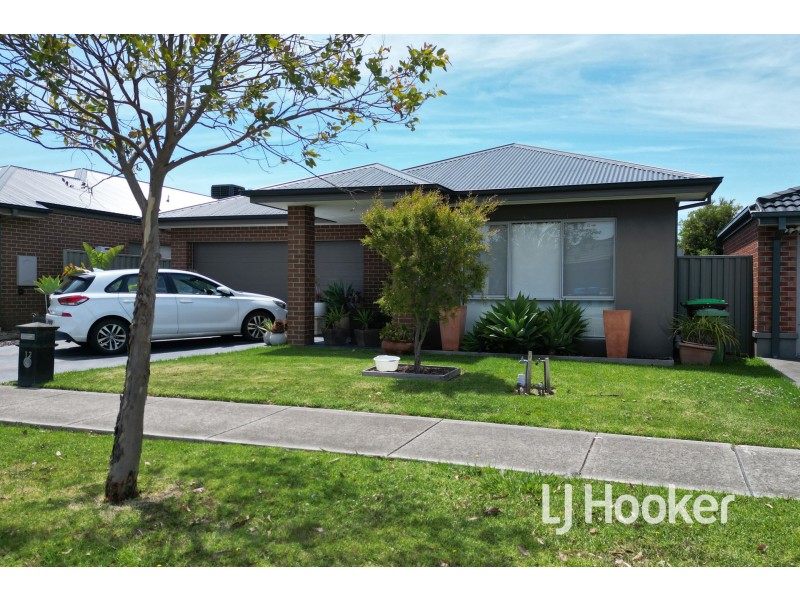 12 Starling Street, Cranbourne East VIC 3977