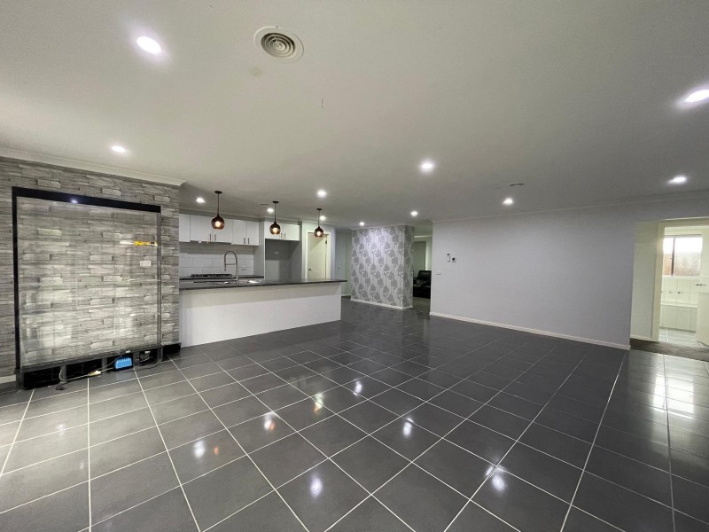 29 Summerhill Drive, Pakenham VIC 3810