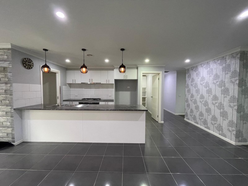 29 Summerhill Drive, Pakenham VIC 3810