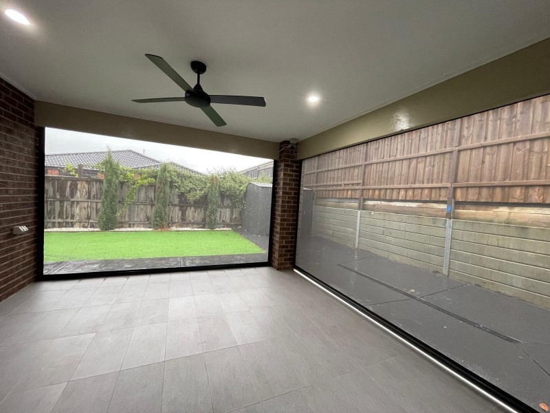 29 Summerhill Drive, Pakenham VIC 3810