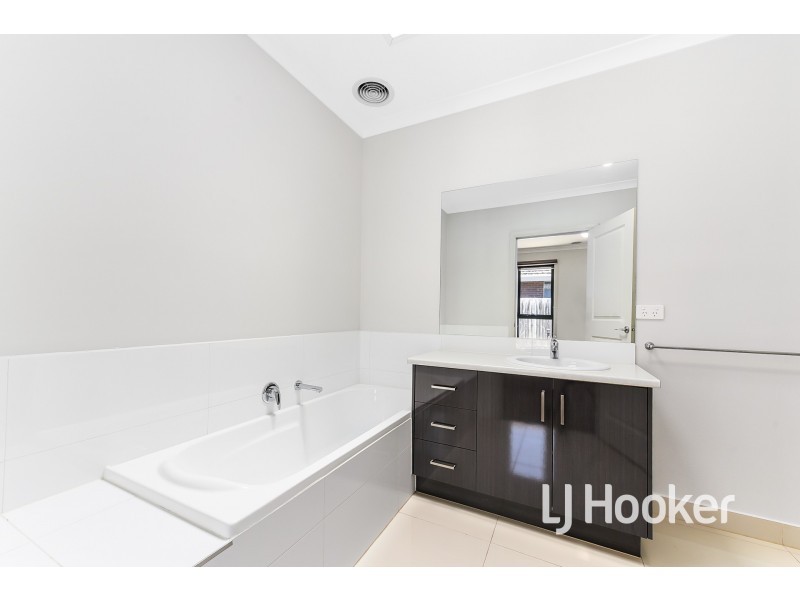 3/36 Codrington Street, Cranbourne VIC 3977