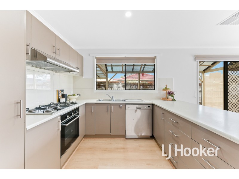 2 Day Place, Hampton Park VIC 3976