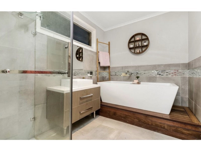 24 Bakers Road, Clyde VIC 3978