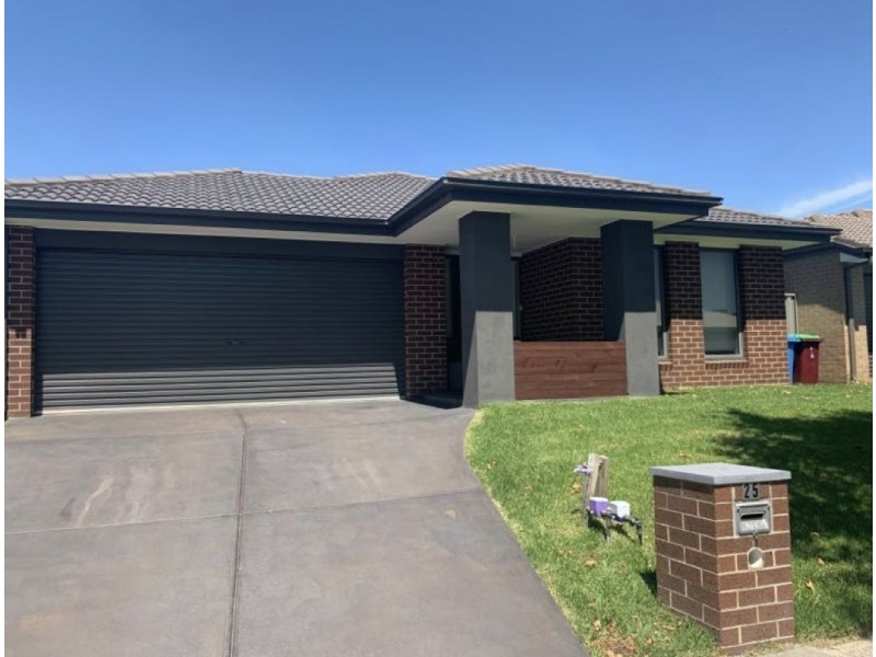 25 Beagle Street, Cranbourne East VIC 3977