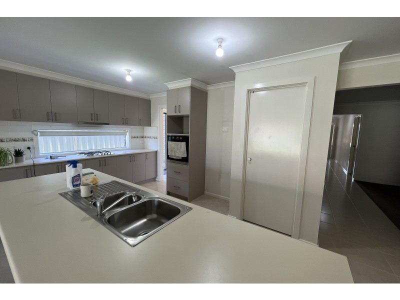 25 Beagle Street, Cranbourne East VIC 3977