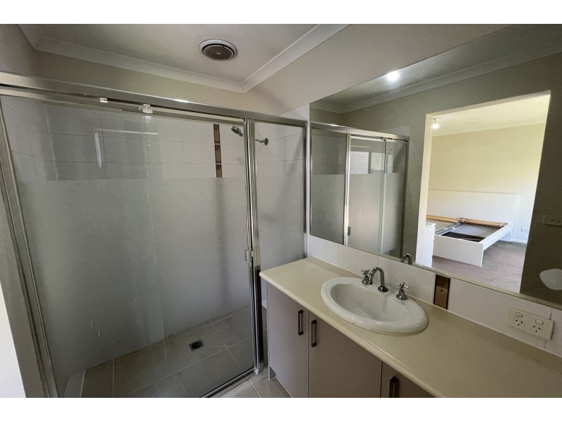25 Beagle Street, Cranbourne East VIC 3977