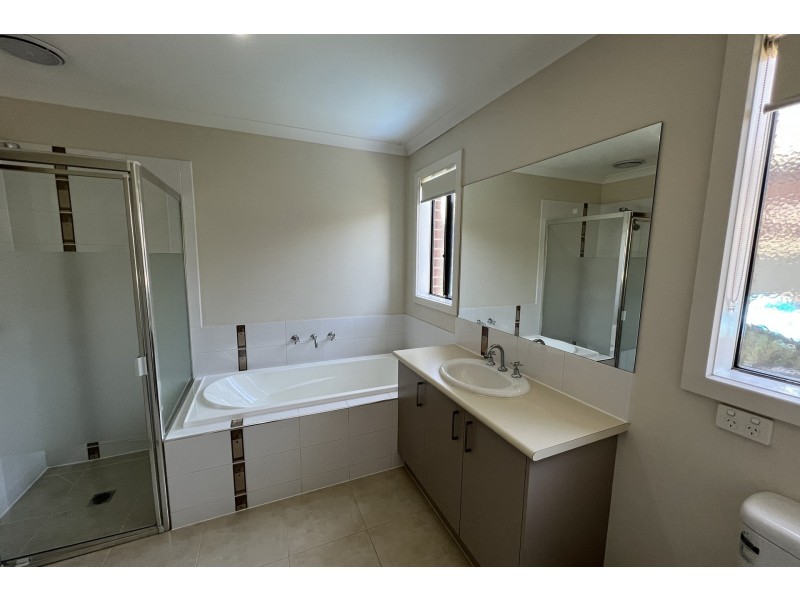 25 Beagle Street, Cranbourne East VIC 3977