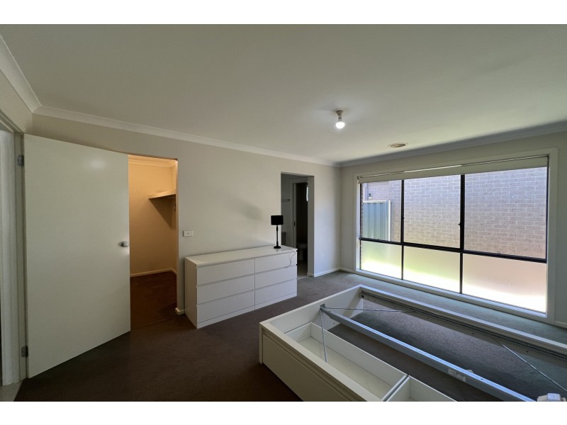 25 Beagle Street, Cranbourne East VIC 3977