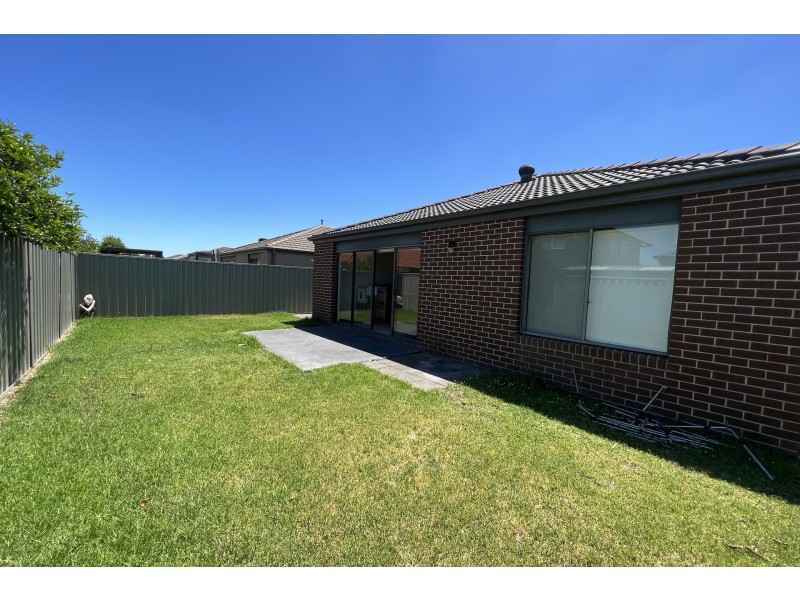 25 Beagle Street, Cranbourne East VIC 3977