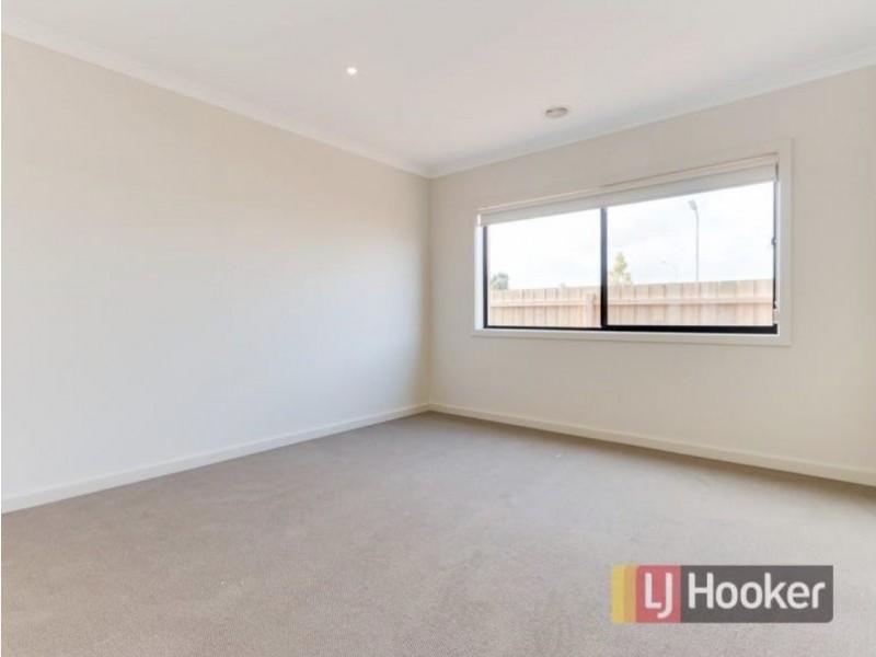 59 Fiorelli Boulevard, Cranbourne East VIC 3977