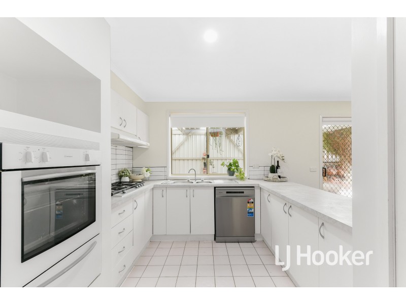 34 Lake View Drive, Narre Warren South VIC 3805