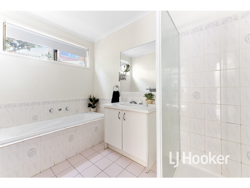 34 Lake View Drive, Narre Warren South VIC 3805