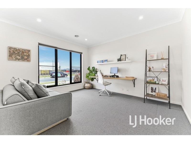 54 Appenzeller Drive, Clyde North VIC 3978