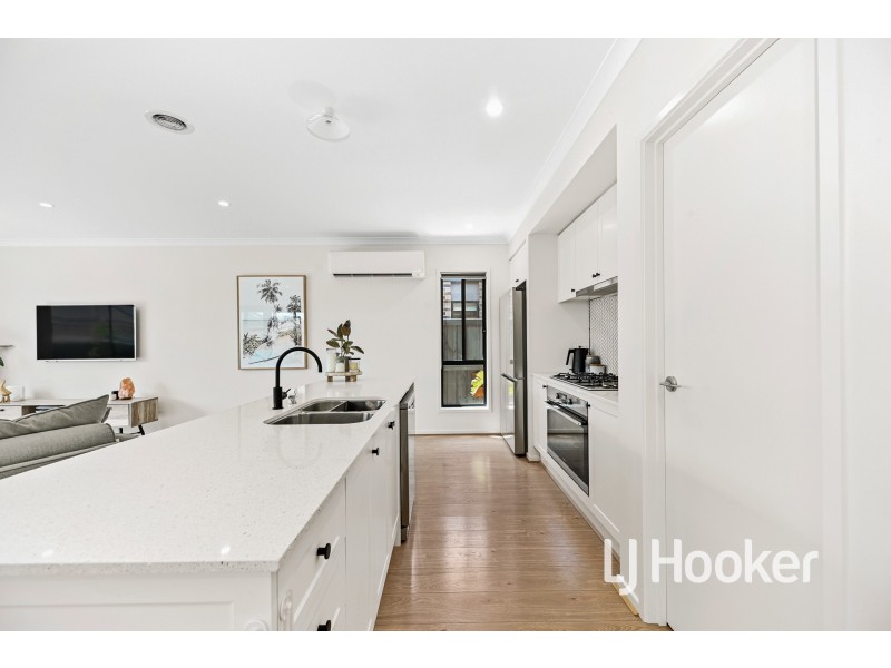 54 Appenzeller Drive, Clyde North VIC 3978