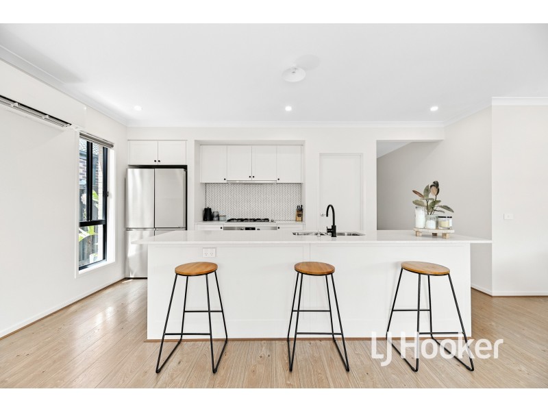 54 Appenzeller Drive, Clyde North VIC 3978