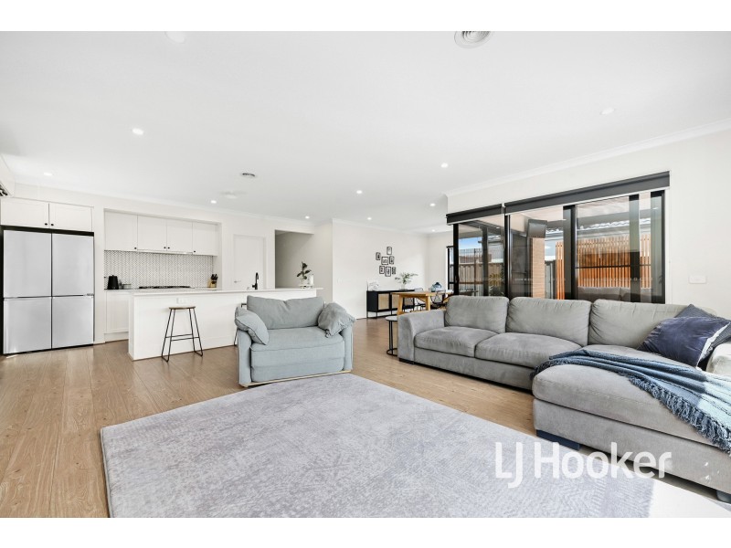 54 Appenzeller Drive, Clyde North VIC 3978