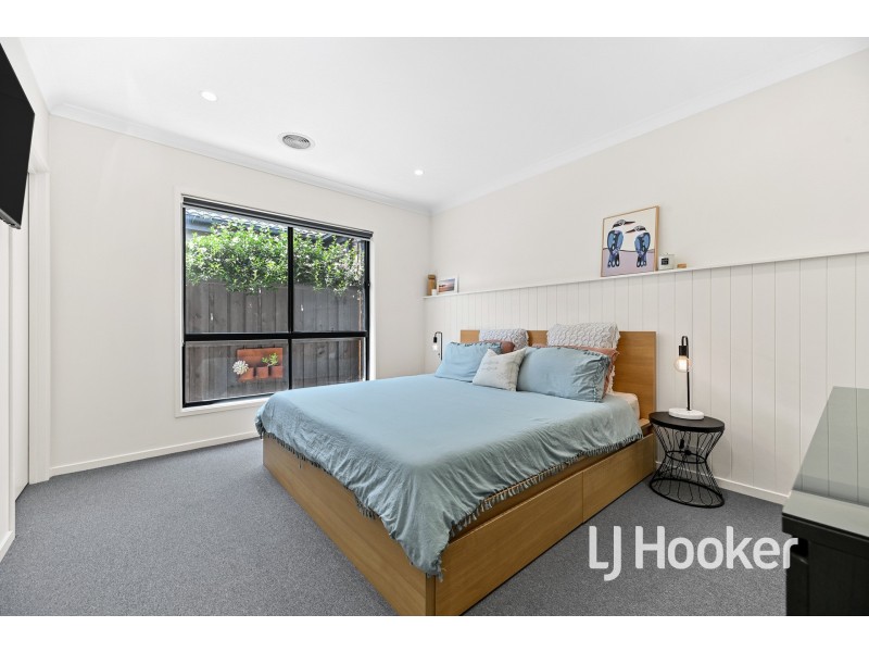 54 Appenzeller Drive, Clyde North VIC 3978