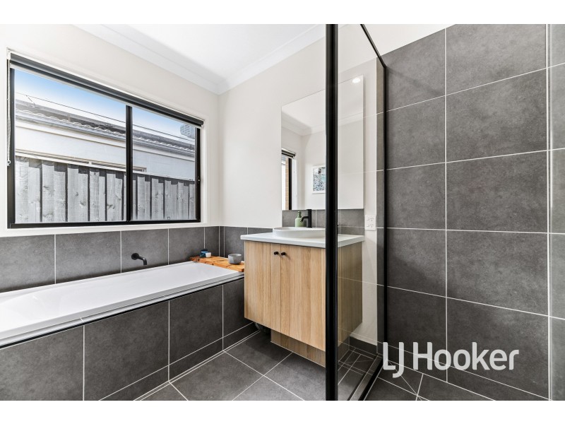 54 Appenzeller Drive, Clyde North VIC 3978