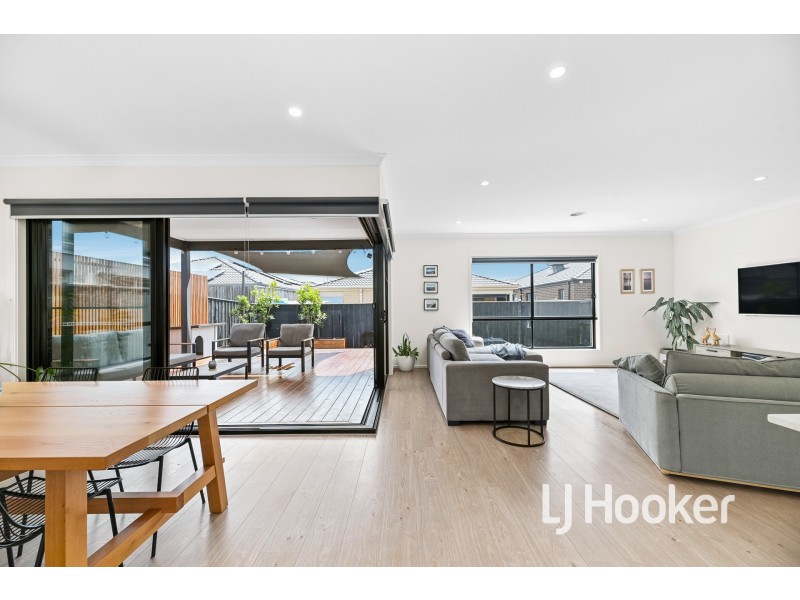 54 Appenzeller Drive, Clyde North VIC 3978