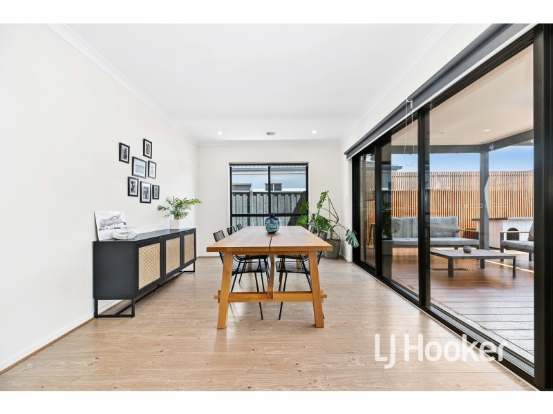 54 Appenzeller Drive, Clyde North VIC 3978