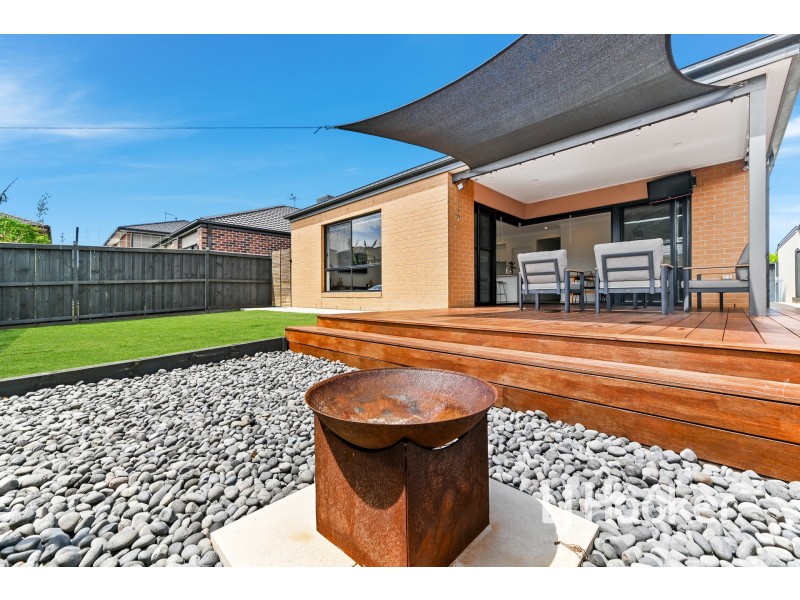 54 Appenzeller Drive, Clyde North VIC 3978
