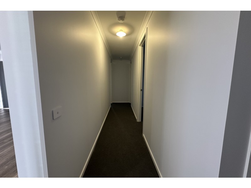 10 Nightfall Avenue, Clyde North VIC 3978