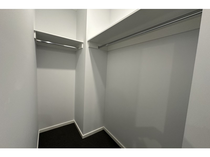 10 Nightfall Avenue, Clyde North VIC 3978