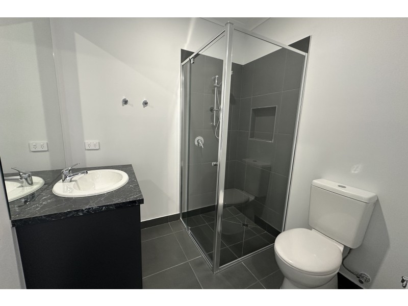 10 Nightfall Avenue, Clyde North VIC 3978