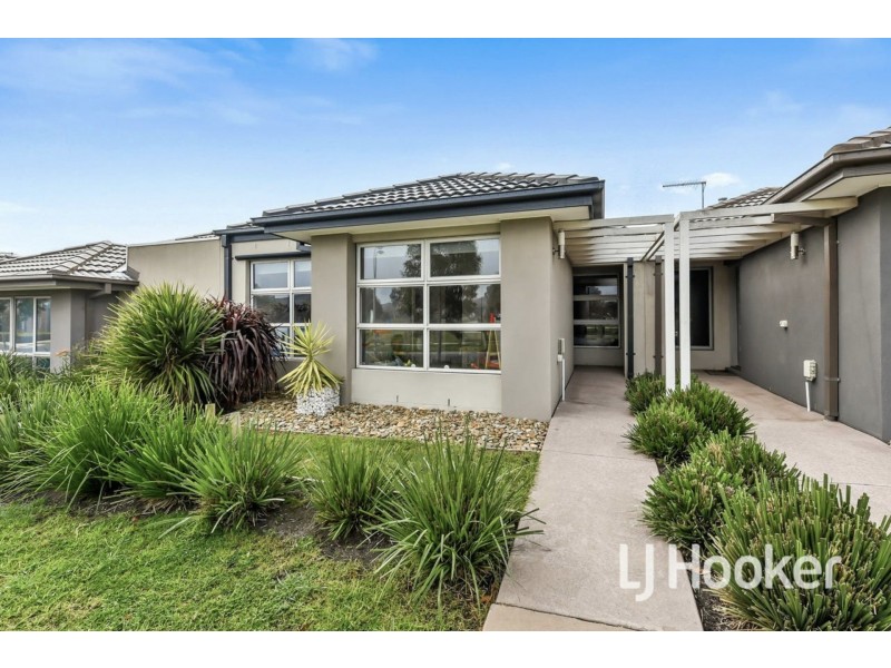 12 Chancery Lane, Cranbourne East VIC 3977